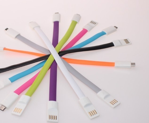 Cable de datos plano del teléfono móvil del imán colorido USB para el teléfono de Android del iPhone